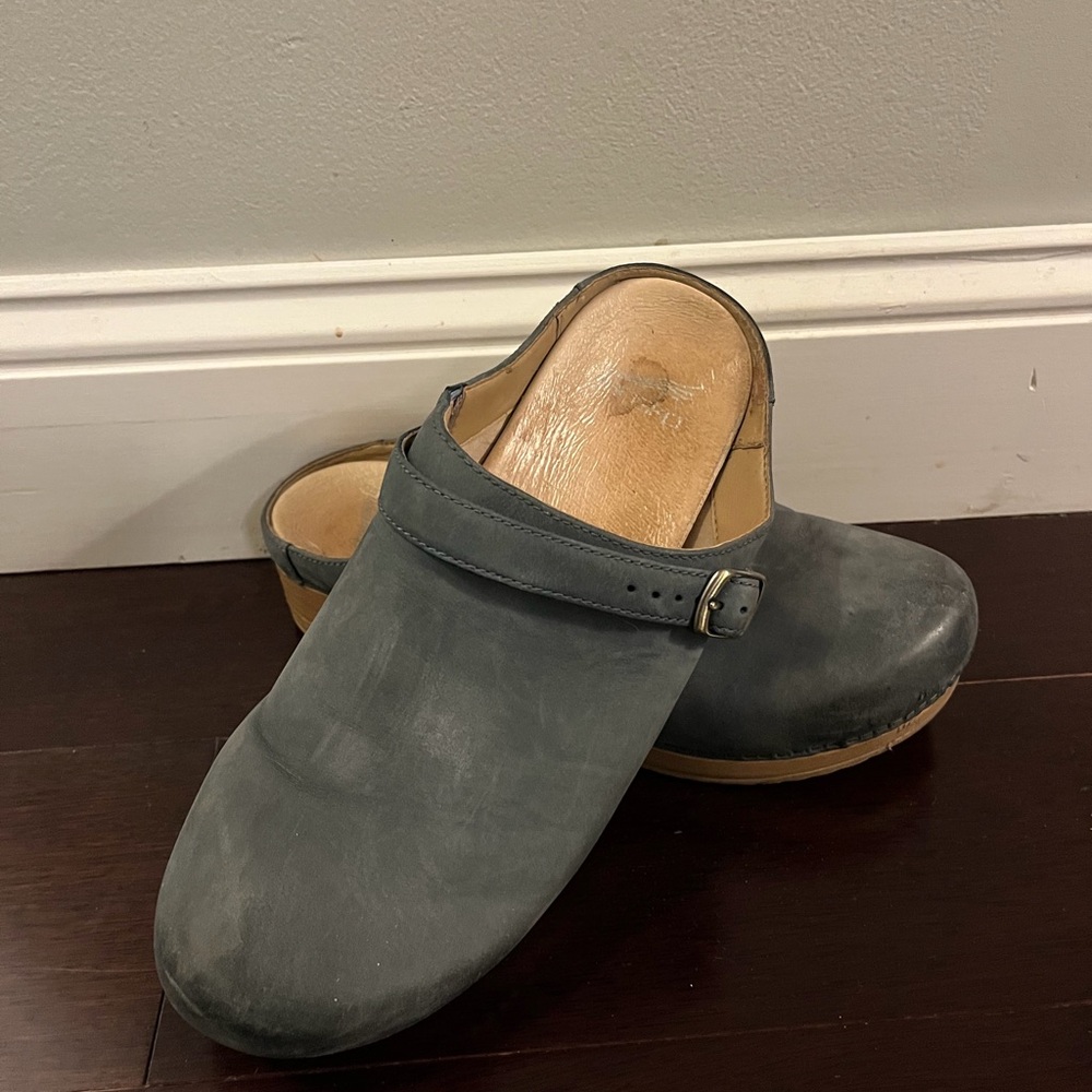 Dansko Berry Nubuck Leather Blue-Gray Clogs with Adjustable Strap Size 40